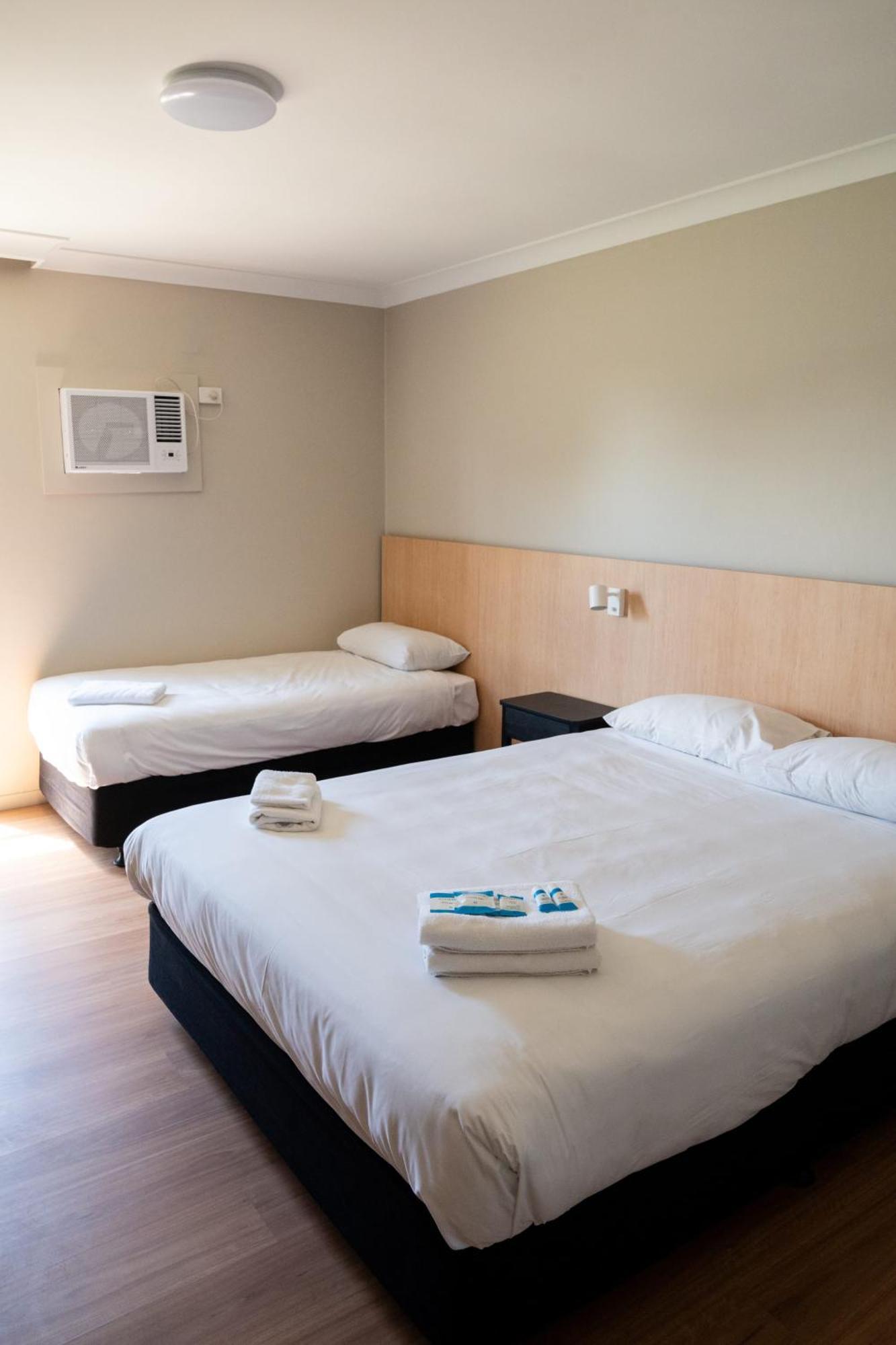 El Toro Motel Warwick Farm Exterior photo